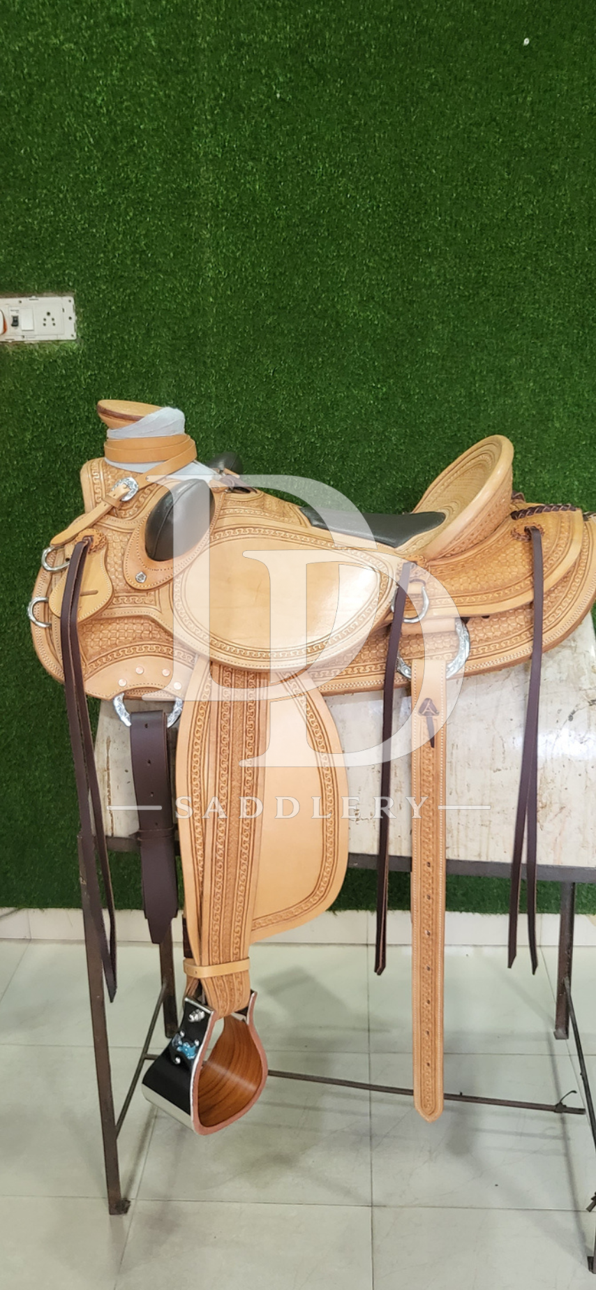 WADE SADDLE 24